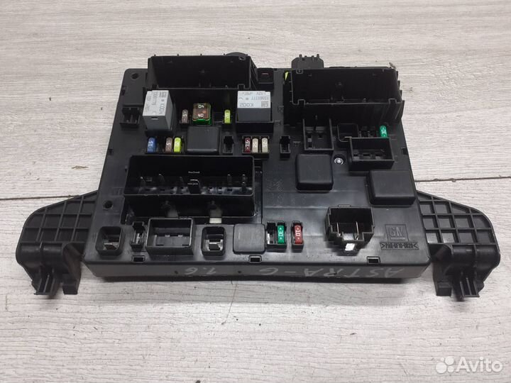 Блок предохранителей Opel Astra J / Zafira C