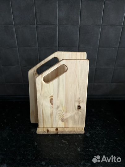 Набор деревянных разделочных досок на подстаке