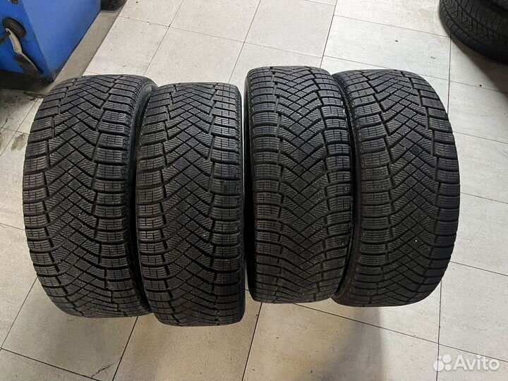 Pirelli Ice Zero FR 245/45 R19