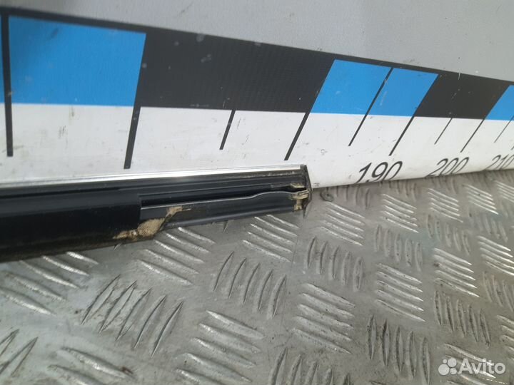 Б/У Накладка стекла переднего левого хром Merce