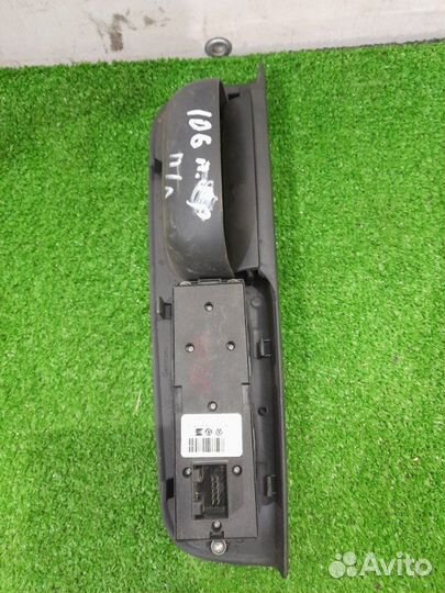 Блок управления стеклоподъемниками передний левый