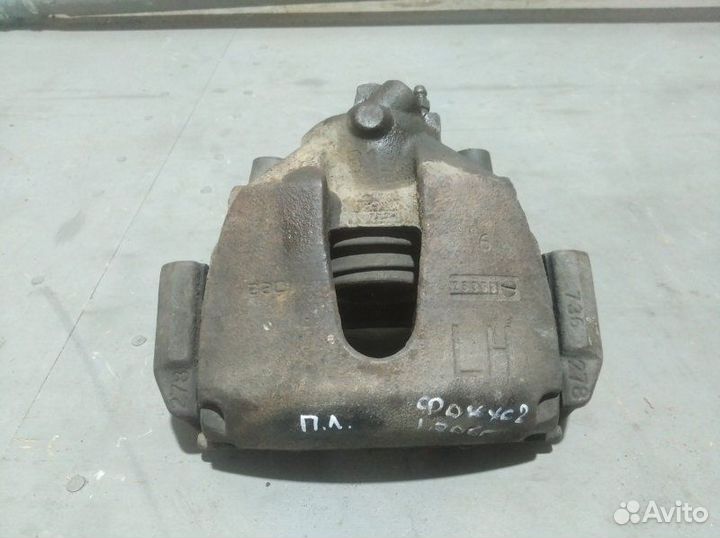 Суппорт тормозной передний левый Ford Focus 2