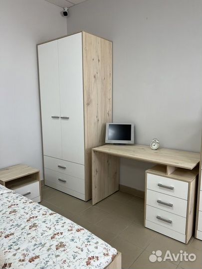 Стол письменный с пеналом