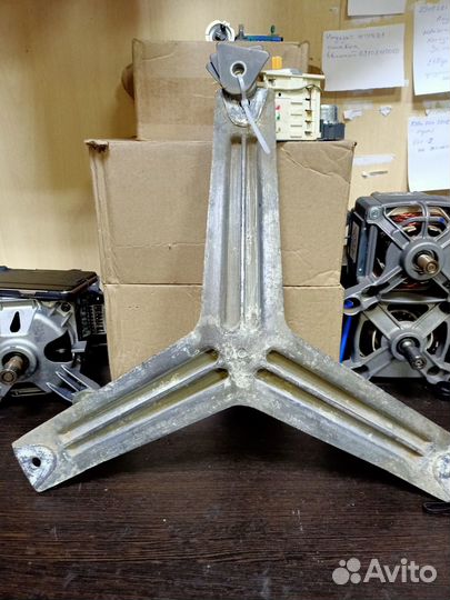 Крестовина стиральной Ariston Indesit C00081714