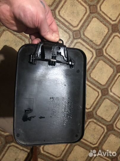 Крышка бензобака на mitsubishi galant 2003г