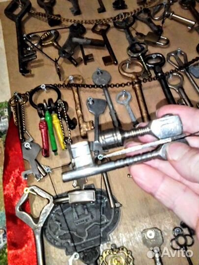 Коллекция ключей старинных
