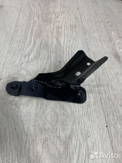 Кронштейн крепление крыла Volkswagen polo 5 Прав