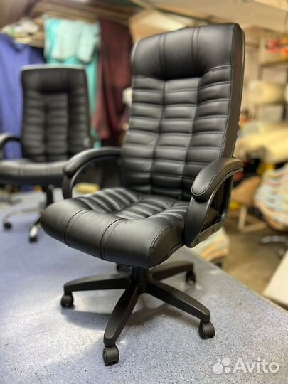 Офисное компьютерное кресло