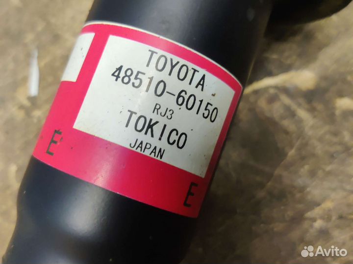 Амортизатор передний правый Toyota LC200 2016г 1VD