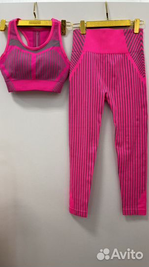 Лосины и топ. Спортивный костюм для зала