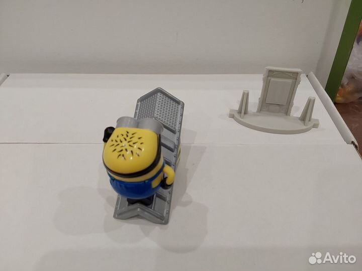 Киндер сюрприз Большой Миньоны