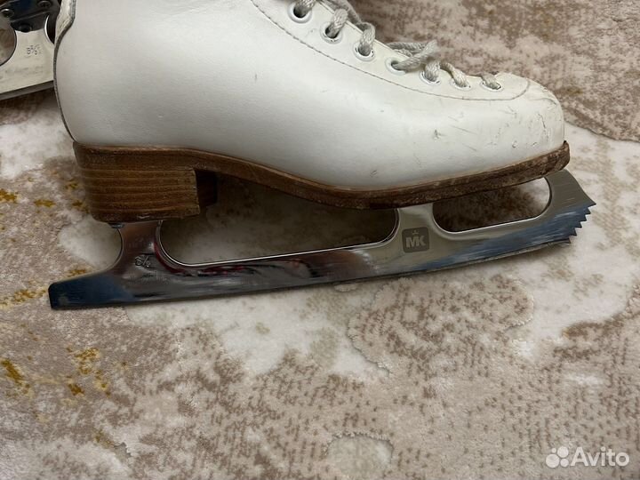 Фигурные коньки WiFA 32 LL