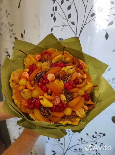 Букеты из сухофруктов и орехов