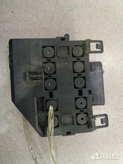 Блок предохранителей на аккумулятор Mercedes Benz