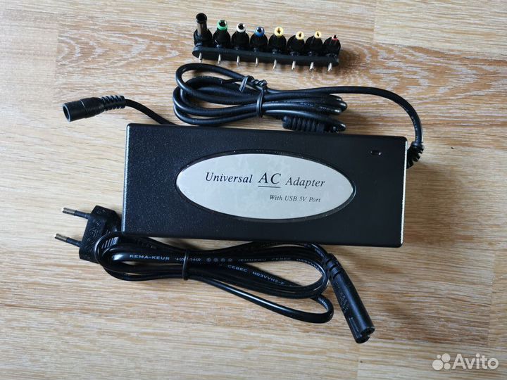 Блок питания универсальний, с набором штекеров