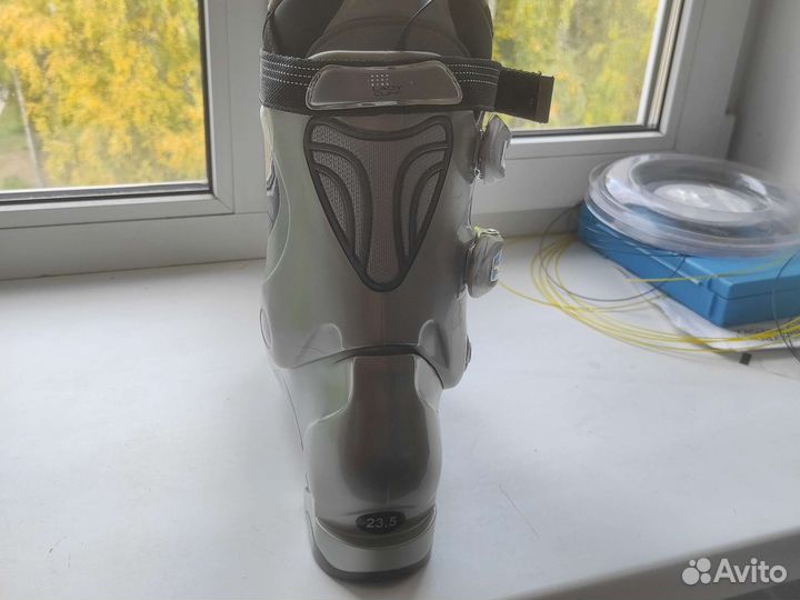 Горнолыжные ботинки atomic женские, 23.5 см