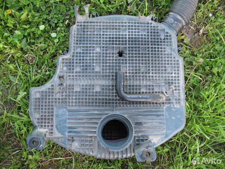 Корпус воздушного фильтра Renault Logan