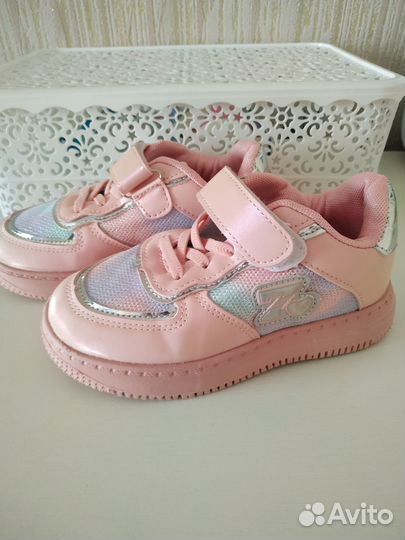 Кроссовки для девочки