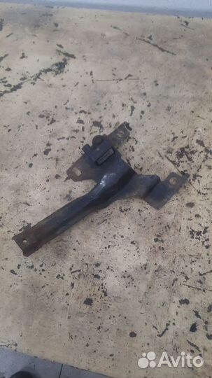 Кронштейн замка капота с датчиком удара. cx-7