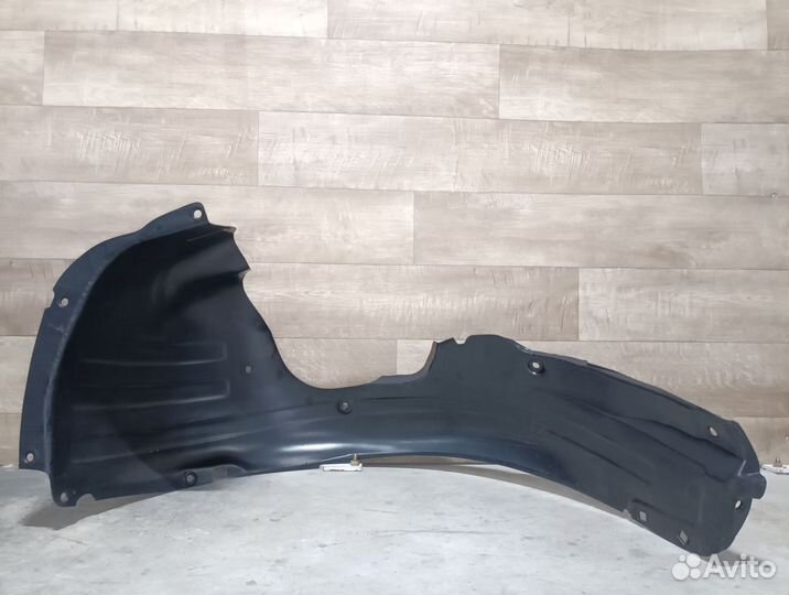 Подкрылок передний левый Jeep Grand Cherokee WK2