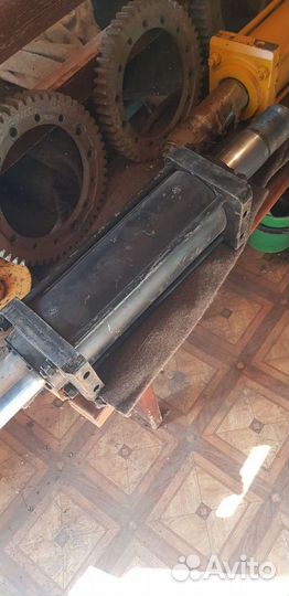 Гидроцелиндр поварота белаз