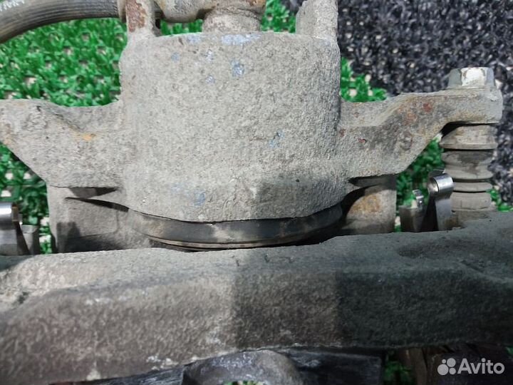 Суппорт тормозной передний правый Mitsubishi Pajer