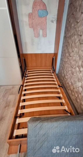 Кровать с подъемным механизмом