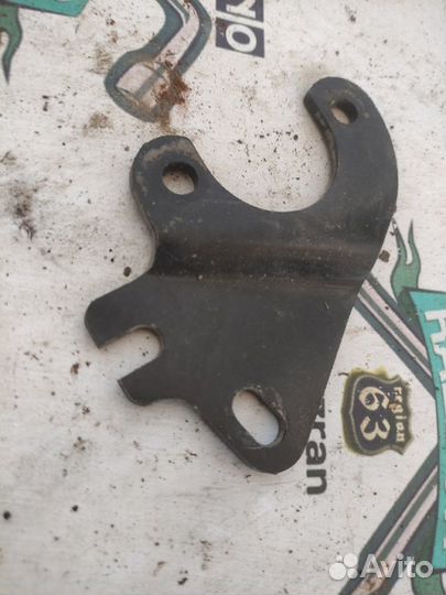 Кронштейн насоса гур Nissan Serena C23