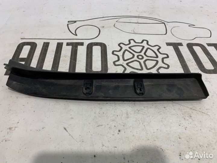 Накладка двери багажника Volkswagen Touareg 7L7