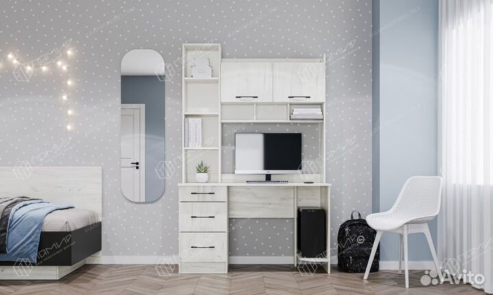 Стол письменно-компьютерный с полками Новый