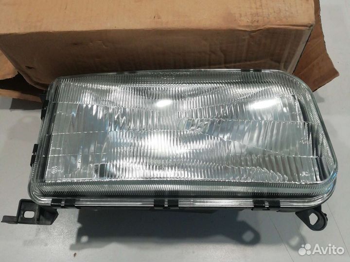 Фара правая volkswagen passat B3