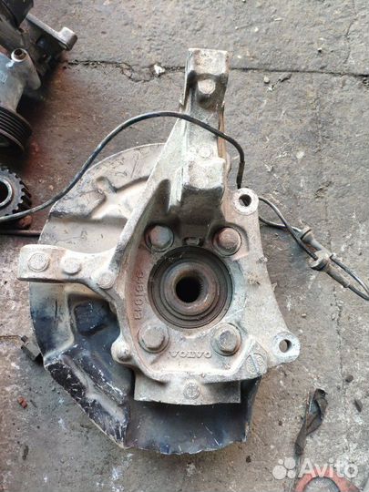 Поворотный кулак Volvo s80 2005