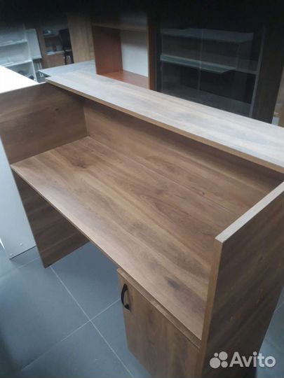 Новые Ресепшен с выкатной тумбой в Наличии