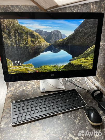 Моноблок HP Pavilion AIO 23-q203ur