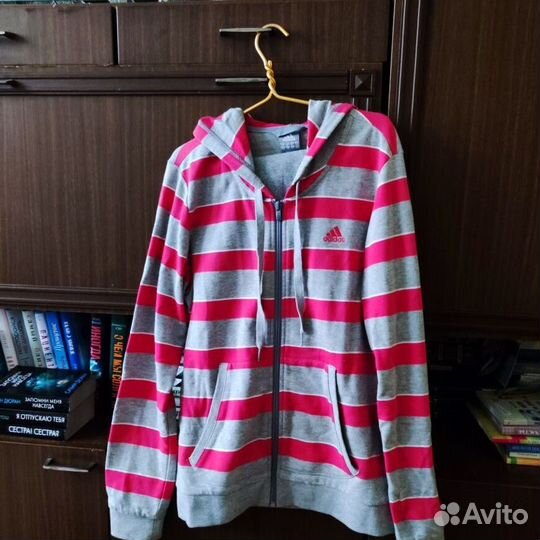 Спортивный костюм Adidas ждет с нетерпением вас