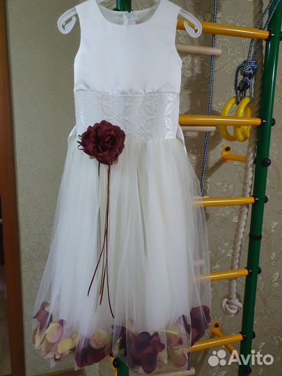 Платье на девочку 7-9лет