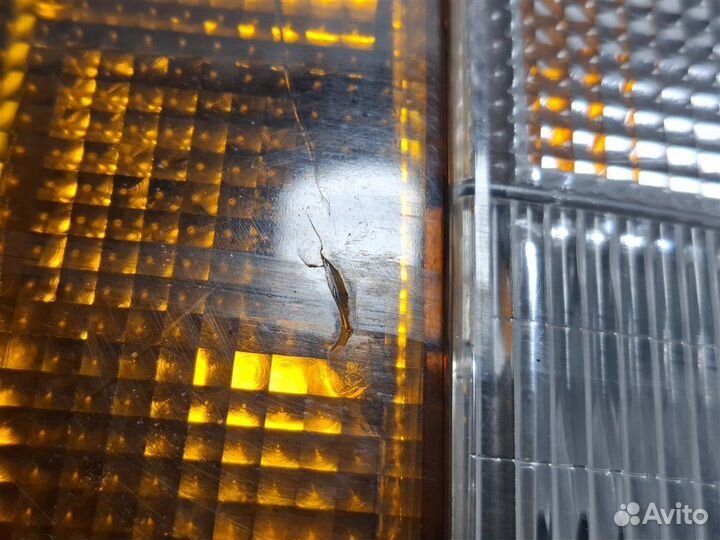 Габарит передний правый Isuzu Bighorn UBS69 4JG2