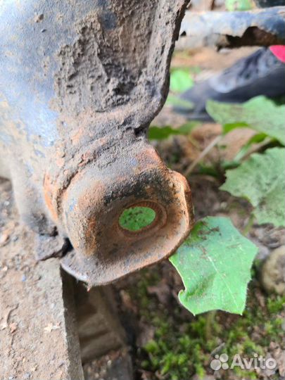 Подрамник передний Toyota Avensis T220 1999