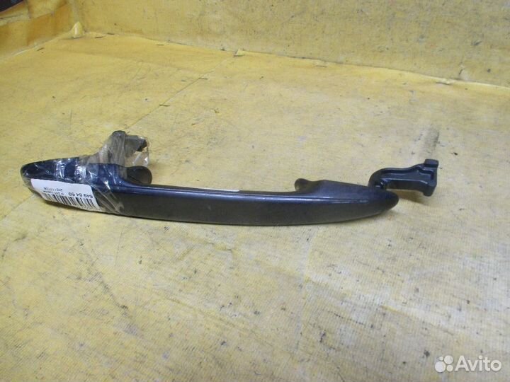 Ручка двери Toyota Noah AZR60G (Заднее)