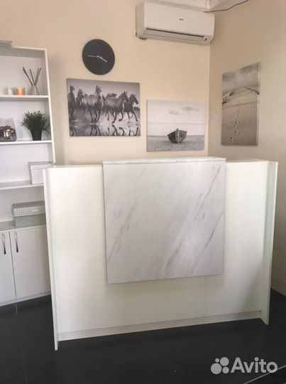 Стойка ресепшн