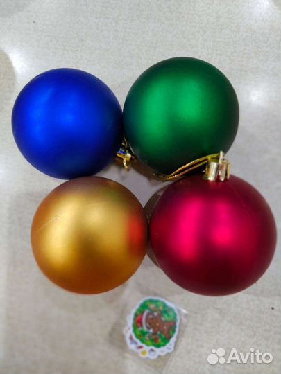 Новогодние шары, свечи, бумага