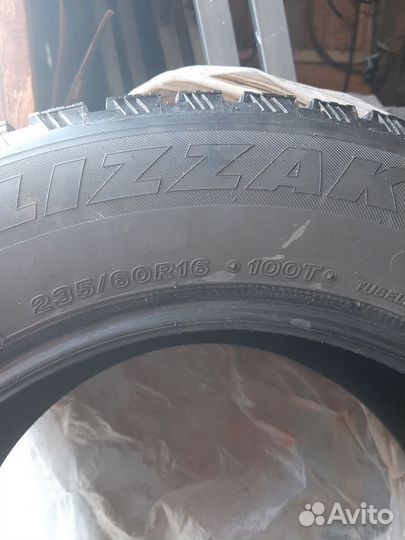 Bridgestone Blizzak Spike-01 235/60 R16