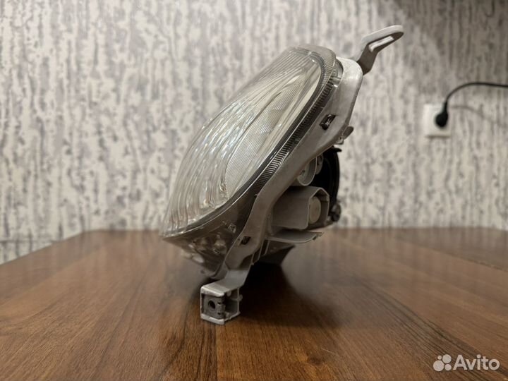 Фара Левая Toyota Corolla Fielder Allex Runx Е120