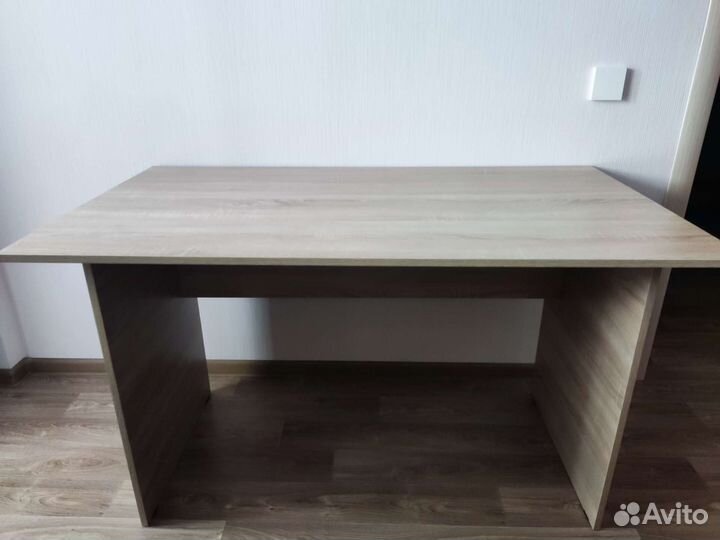 Письменный стол
