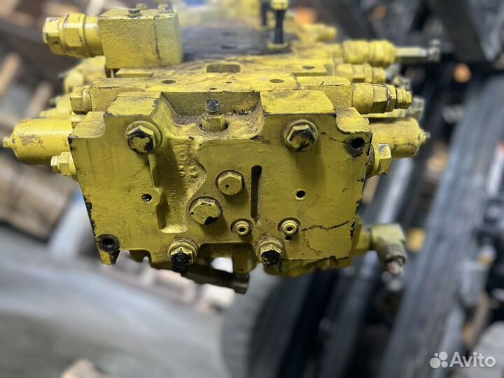 Гидрораспределитель komatsu 726-46-11722