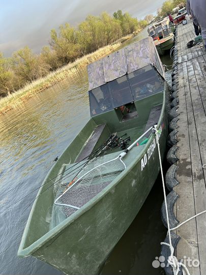 Лодка с мотором