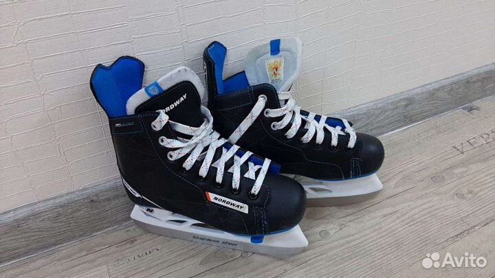 Коньки хоккейные