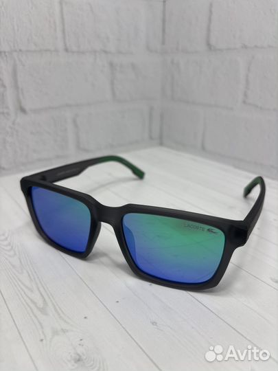 Солнцезащитные очки lacoste