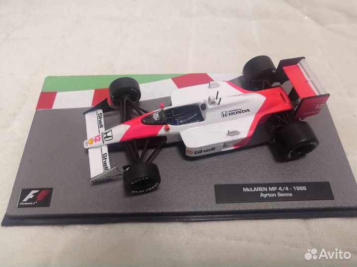 Formula 1 43 Centauria McLaren MP4/4-Айртон Сенна