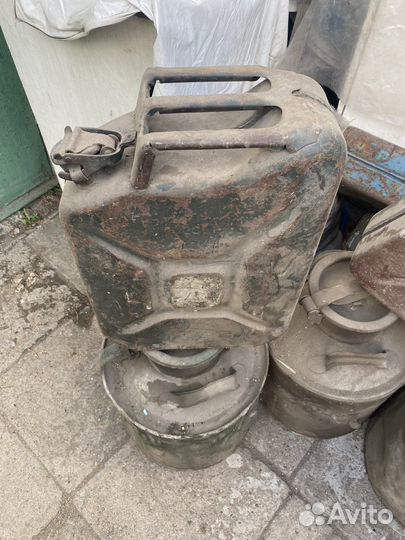 Канистры металлические 20 литров